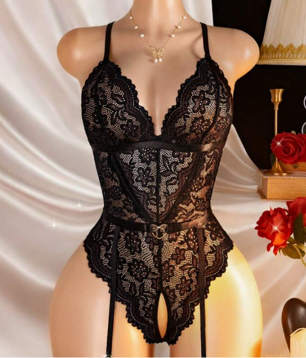 Ekskluzywne koronkowe body z paskami